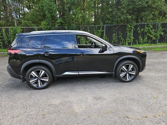 2022 Nissan Rogue SL photo 2