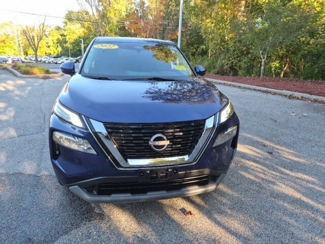 2022 Nissan Rogue SV photo 3