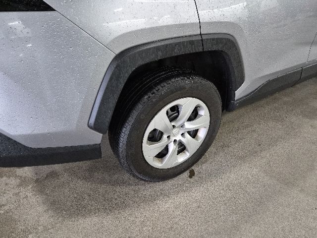 2023 Toyota RAV4 LE - Photo 9