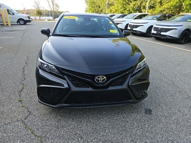 2022 Toyota Camry SE photo 2