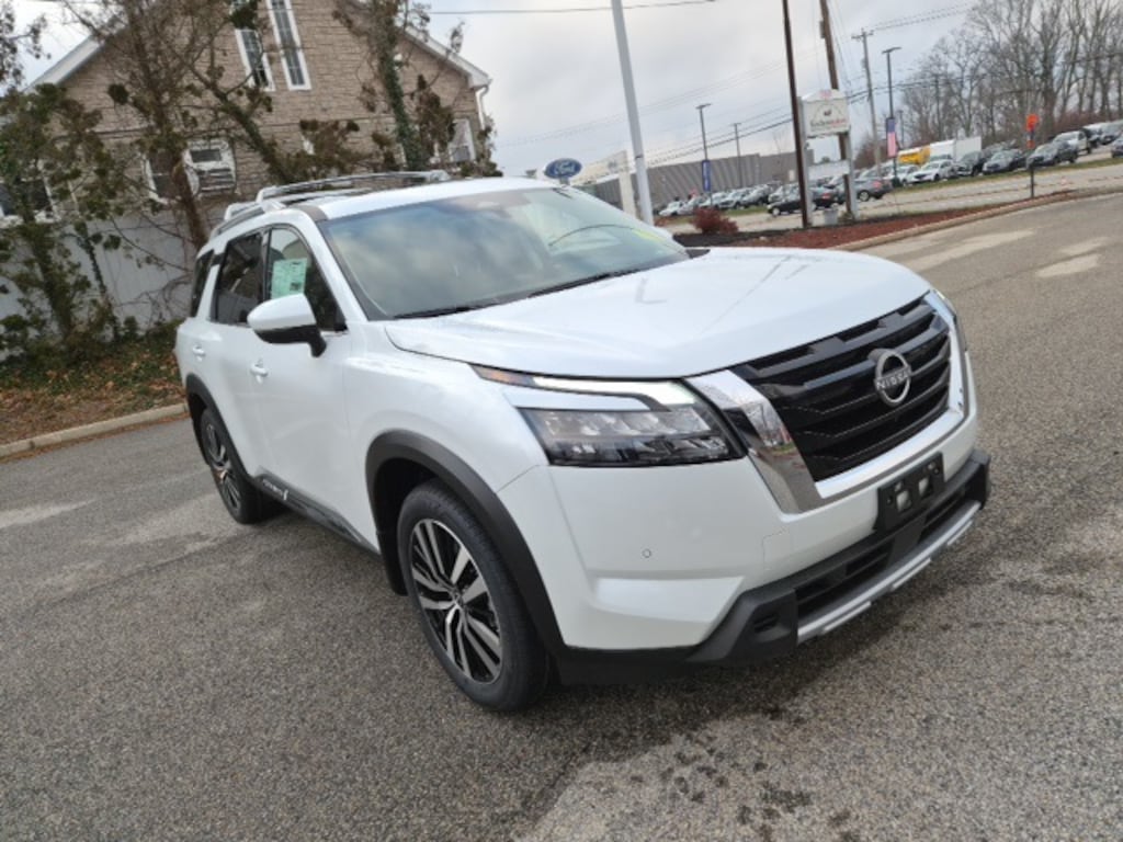 New 2025 Nissan Pathfinder Platinum SUV