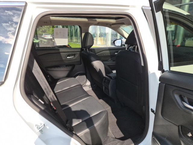 2025 Nissan Rogue SV - Photo 14