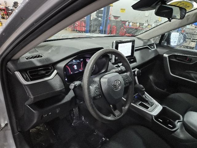 2023 Toyota RAV4 LE - Photo 15
