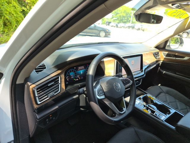2025 Volkswagen Atlas SE w/Tech - Photo 14