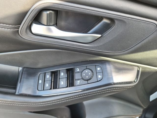 2025 Nissan Rogue SV - Photo 18