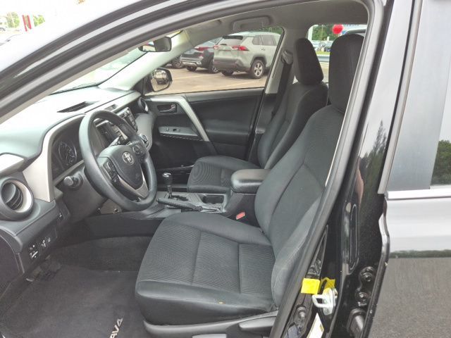 2017 Toyota RAV4 LE - Photo 16