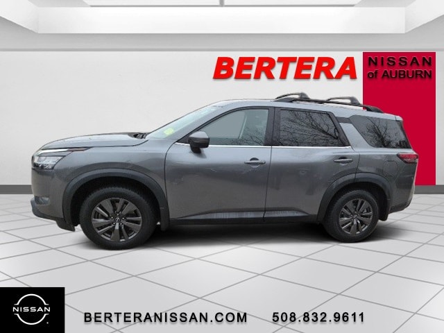 2022 Nissan Pathfinder SV