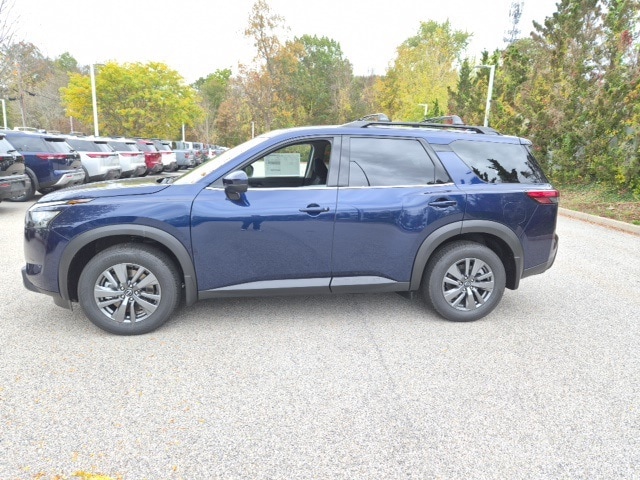 2025 Nissan Pathfinder SV's photo