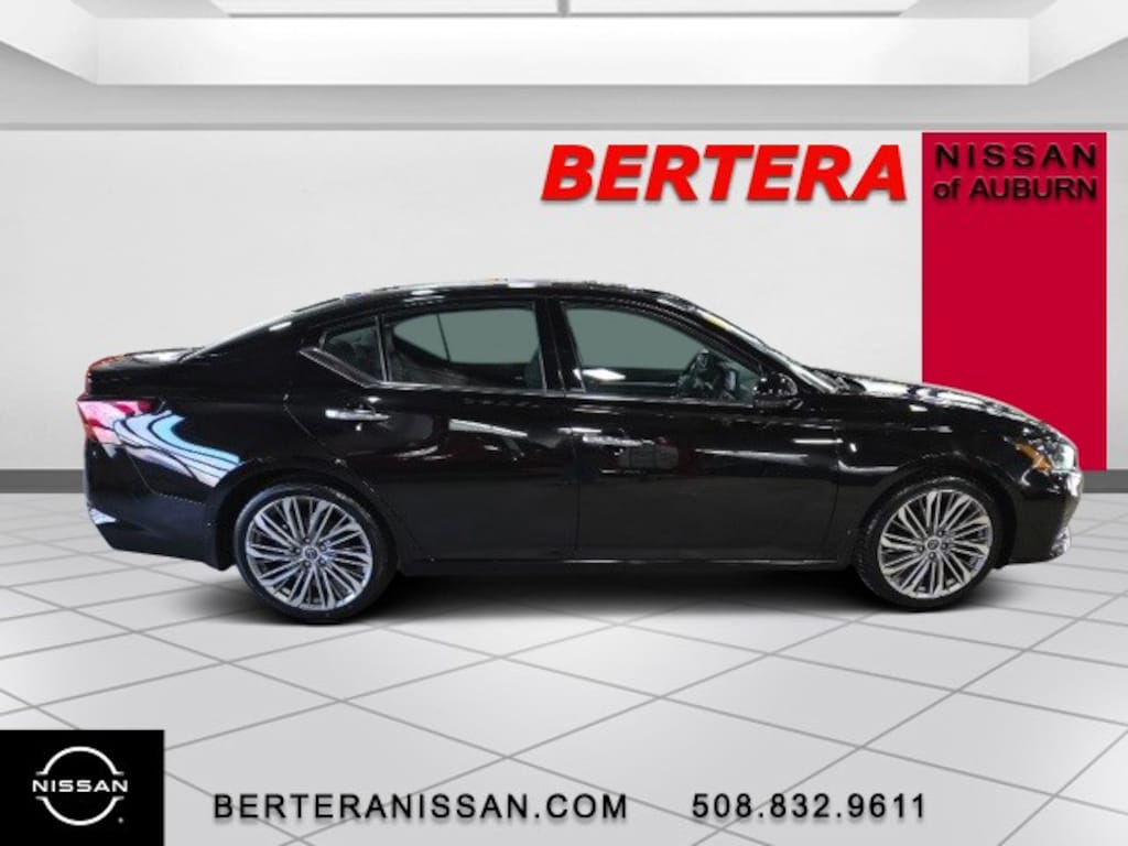 Used 2023 Nissan Altima 2.5 SL Sedan