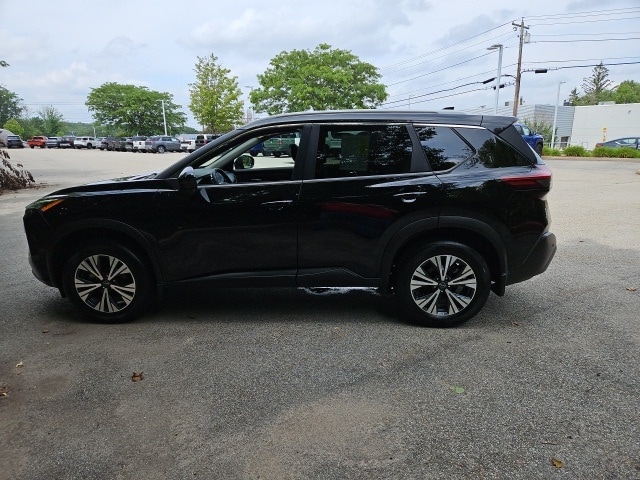 2022 Nissan Rogue SV's photo