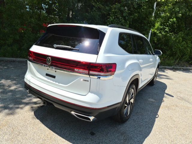 2025 Volkswagen Atlas SE w/Tech - Photo 8