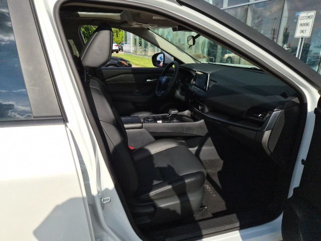 2025 Nissan Rogue SV - Photo 12