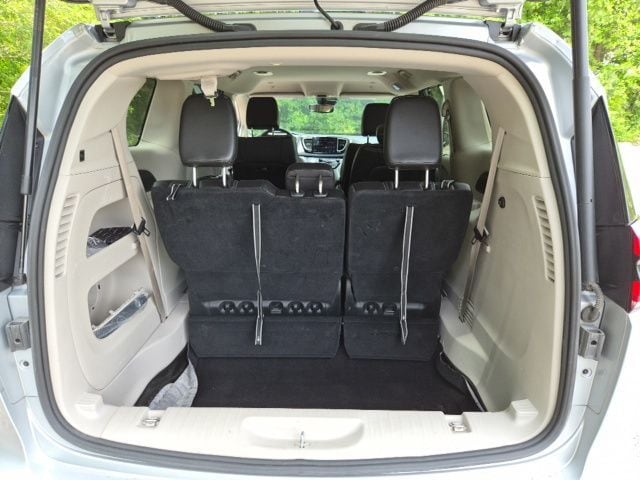 2023 Chrysler Pacifica Touring L - Photo 9