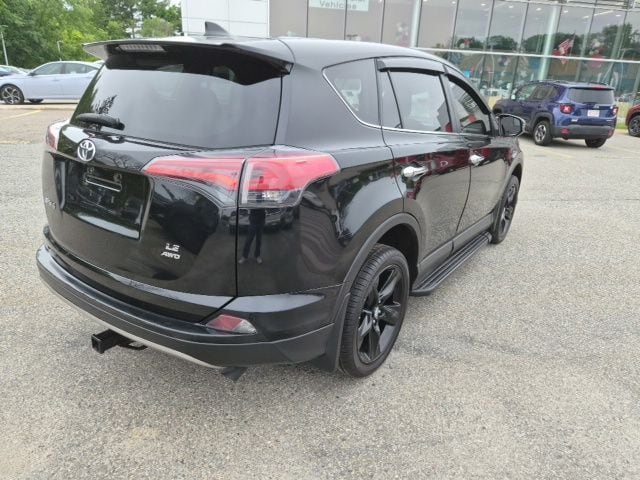 2017 Toyota RAV4 LE - Photo 8