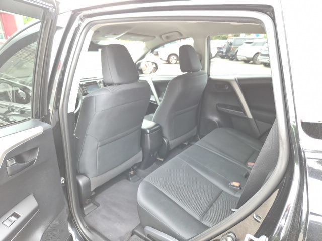 2017 Toyota RAV4 LE - Photo 13