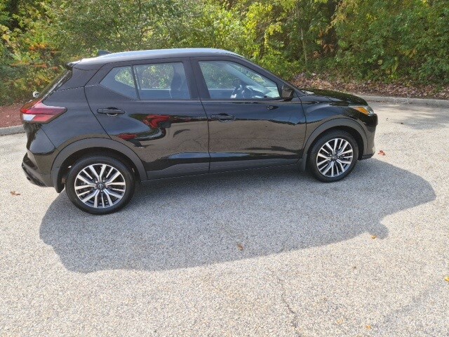 2024 Nissan Kicks SV photo 2