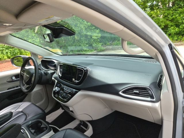 2023 Chrysler Pacifica Touring L - Photo 10