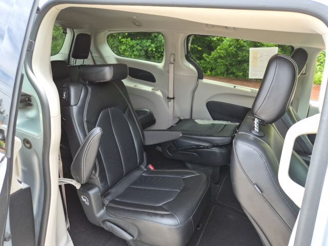 2023 Chrysler Pacifica Touring L - Photo 12