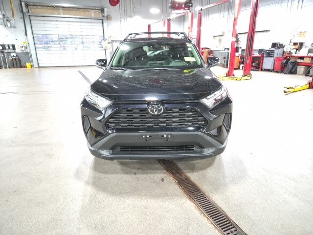 2025 Toyota RAV4 Hybrid XLE photo 3