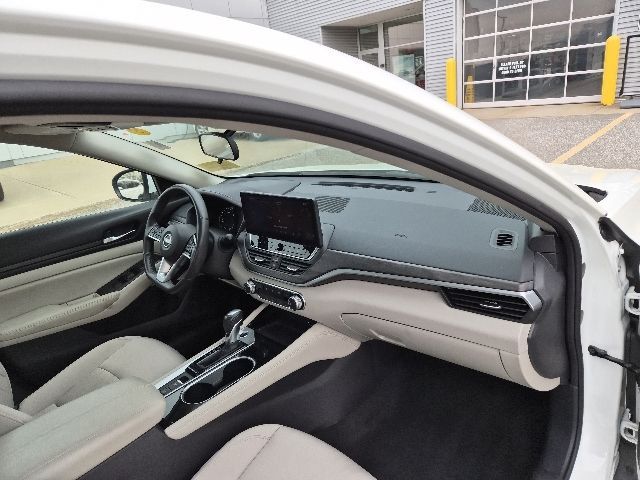 2024 Nissan Altima SV - Photo 9