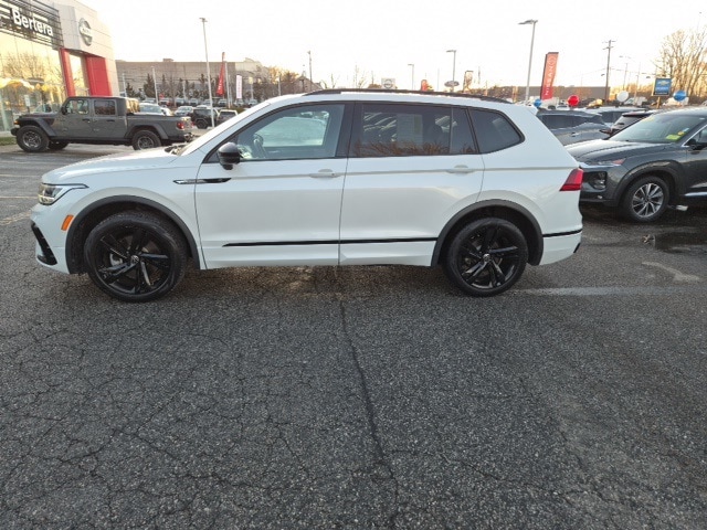 2023 Volkswagen Tiguan SE R-LINE BLACK