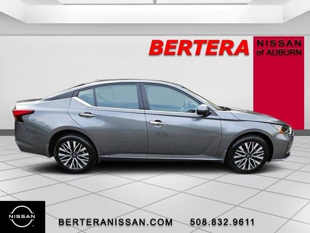 Used 2023 Nissan Altima SV with VIN 1N4BL4DW5PN425979 for sale in Auburn, MA