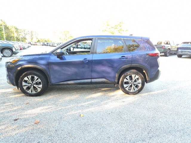 2022 Nissan Rogue SV's photo