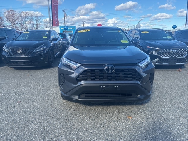 2025 Toyota RAV4 LE's photo