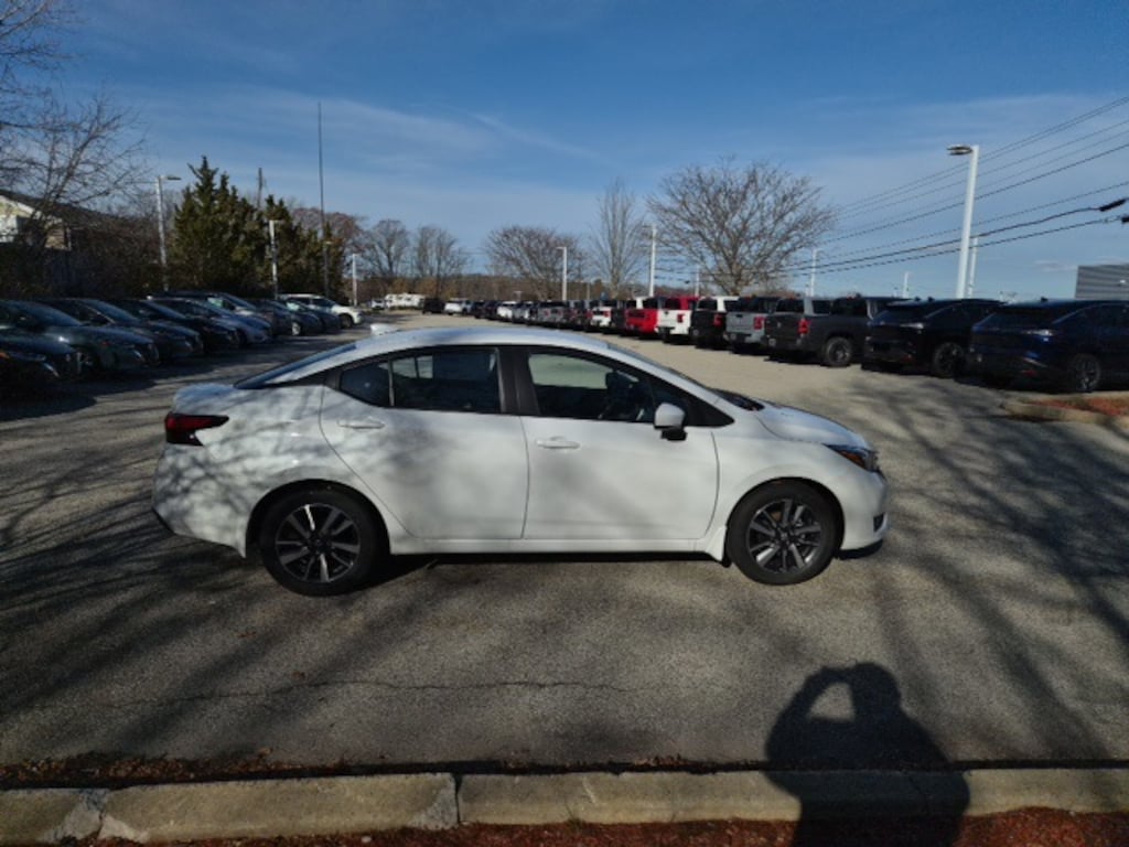 New 2025 Nissan Versa 1.6 SV Sedan