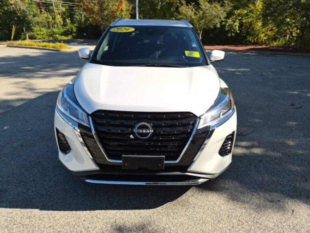 Used 2024 Nissan Kicks SV SUV