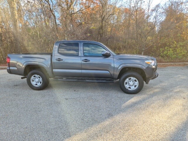 2022 Toyota Tacoma SR5 photo 2