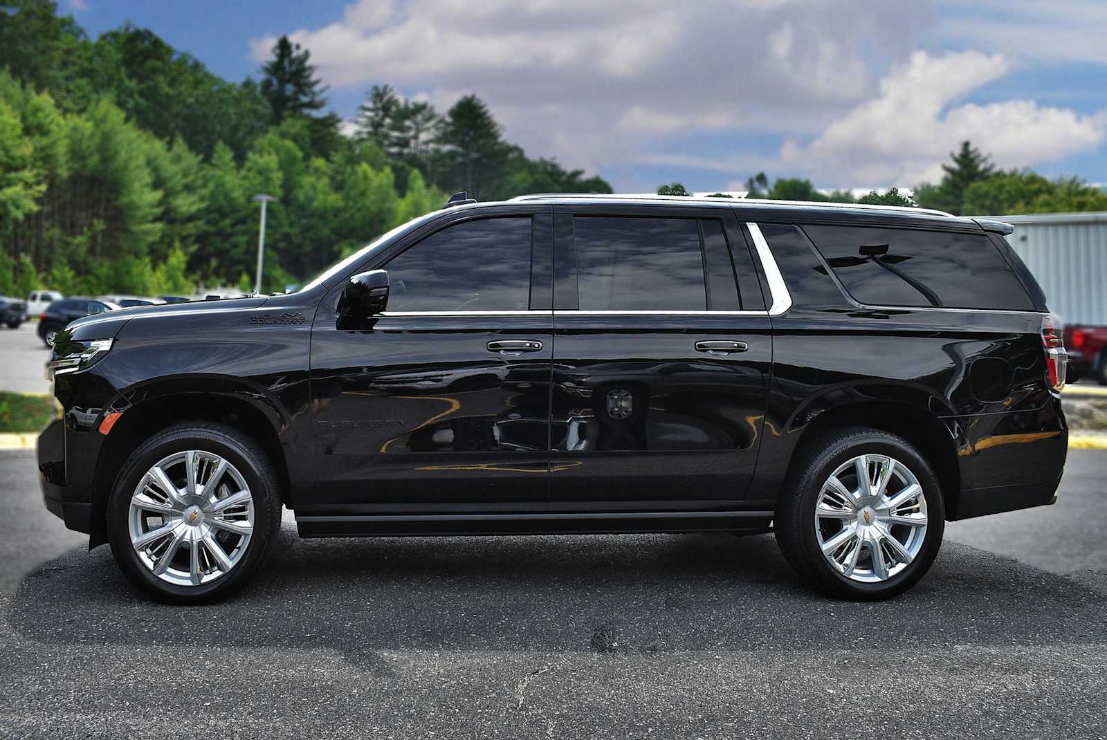 2024 Chevrolet Suburban High Country photo 2