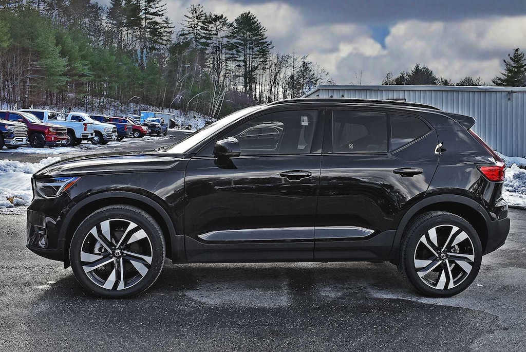 Used 2025 Volvo XC40 Plus Dark Theme