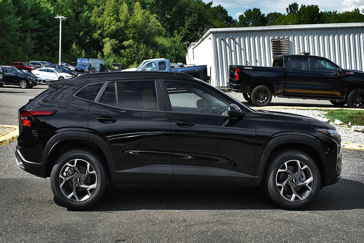 2026 Chevrolet Trax LT - Photo 6