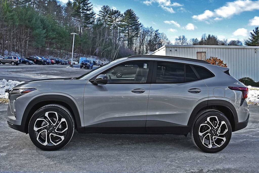 Used 2025 Chevrolet Trax 2RS SUV