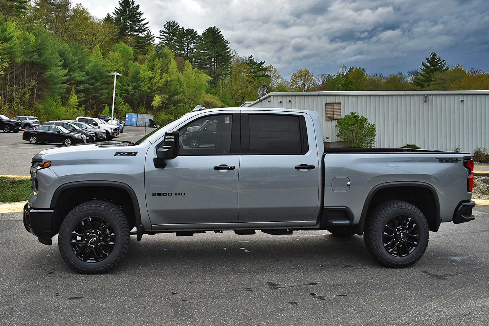 View vehicle photo 4