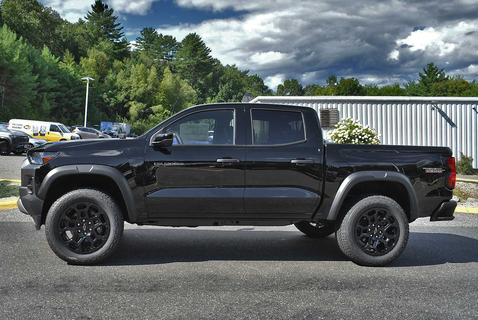 2026 Chevrolet Colorado Trail Boss photo 2