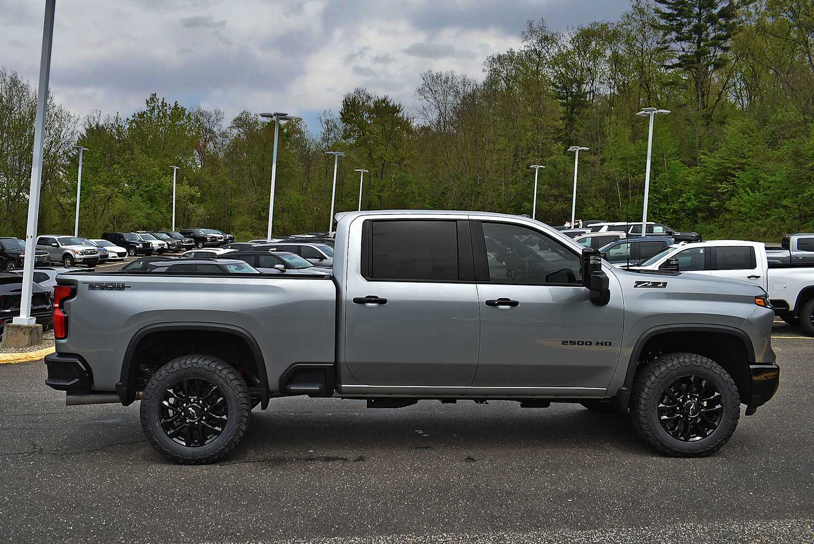 View vehicle photo 6