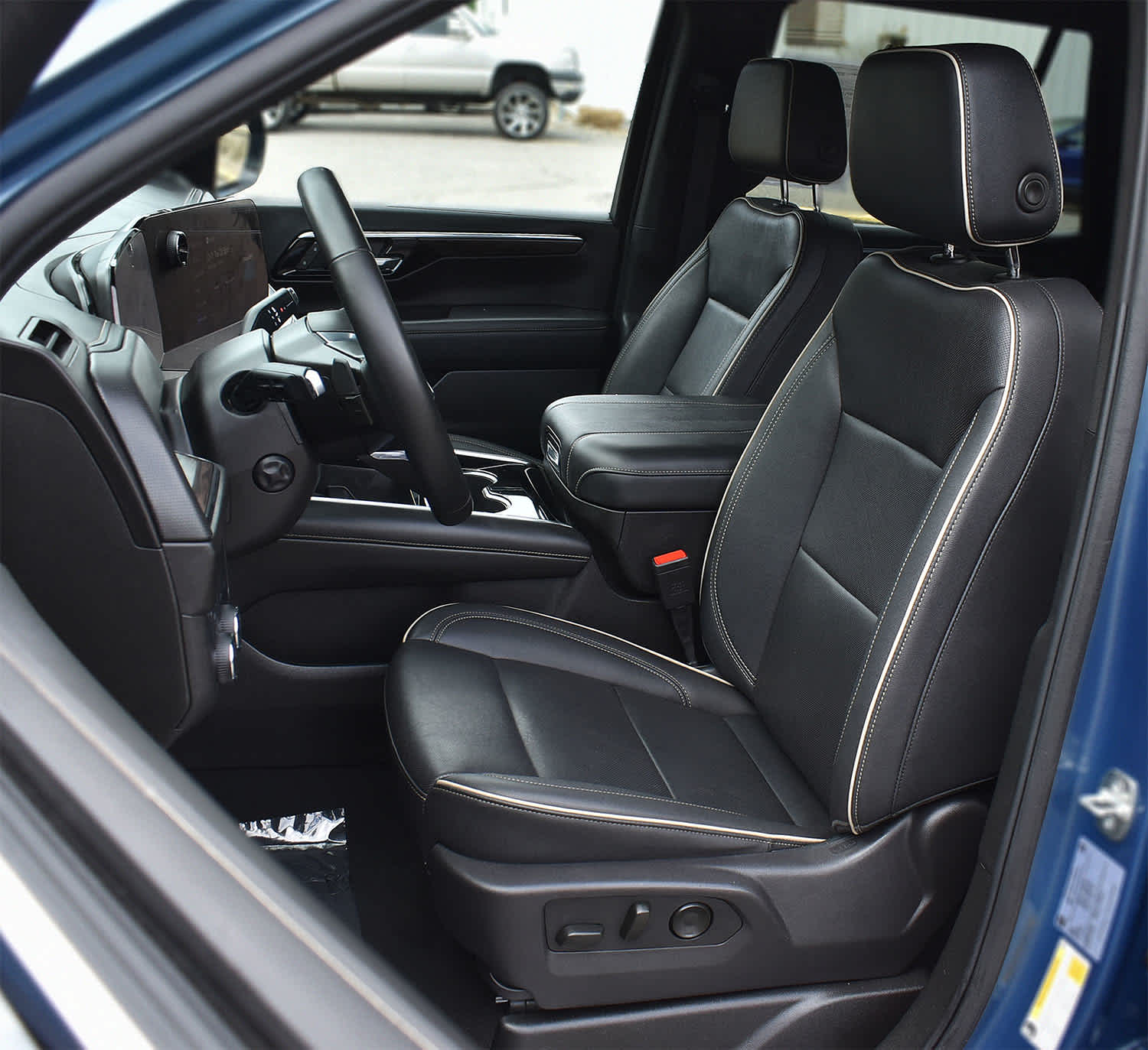 2025 Chevrolet Tahoe Premier - Photo 10