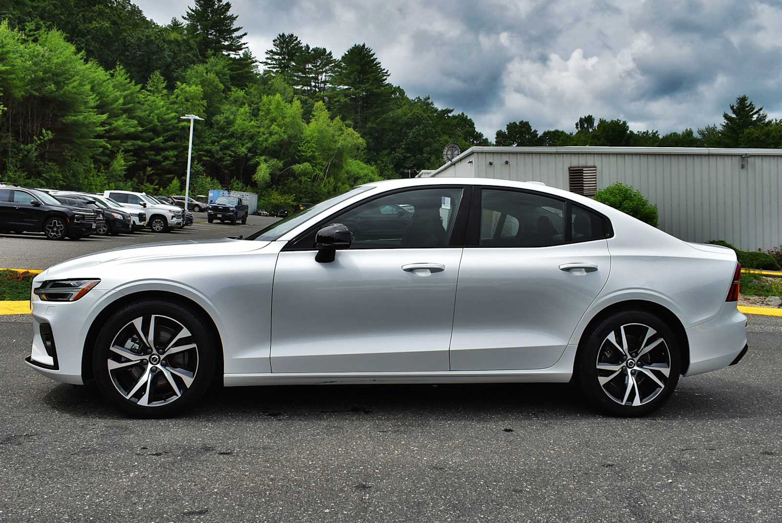 2025 Volvo S60 B5 Core photo 2