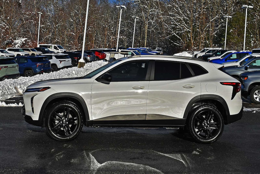 Used 2025 Chevrolet Trax Activ SUV