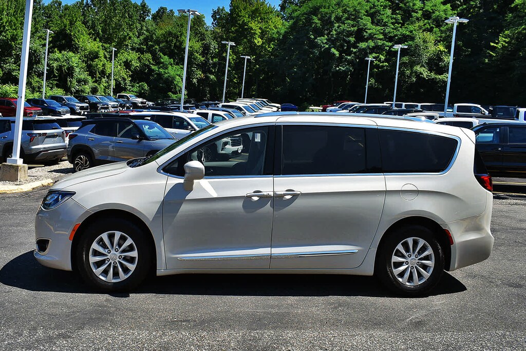Used 2019 Chrysler Pacifica Touring L