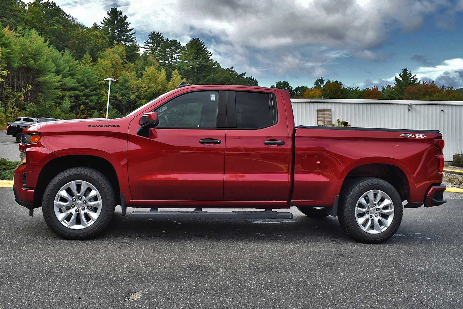 2020 Chevrolet Silverado 1500 Custom photo 2