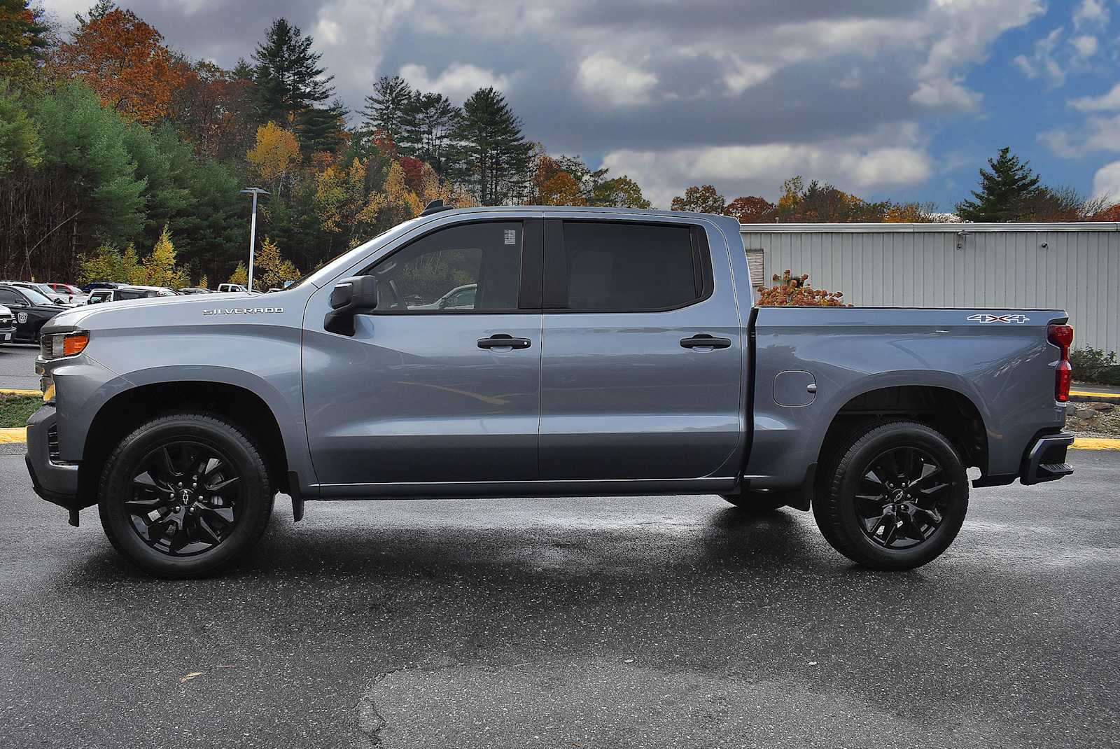 2022 Chevrolet Silverado 1500 Custom photo 2