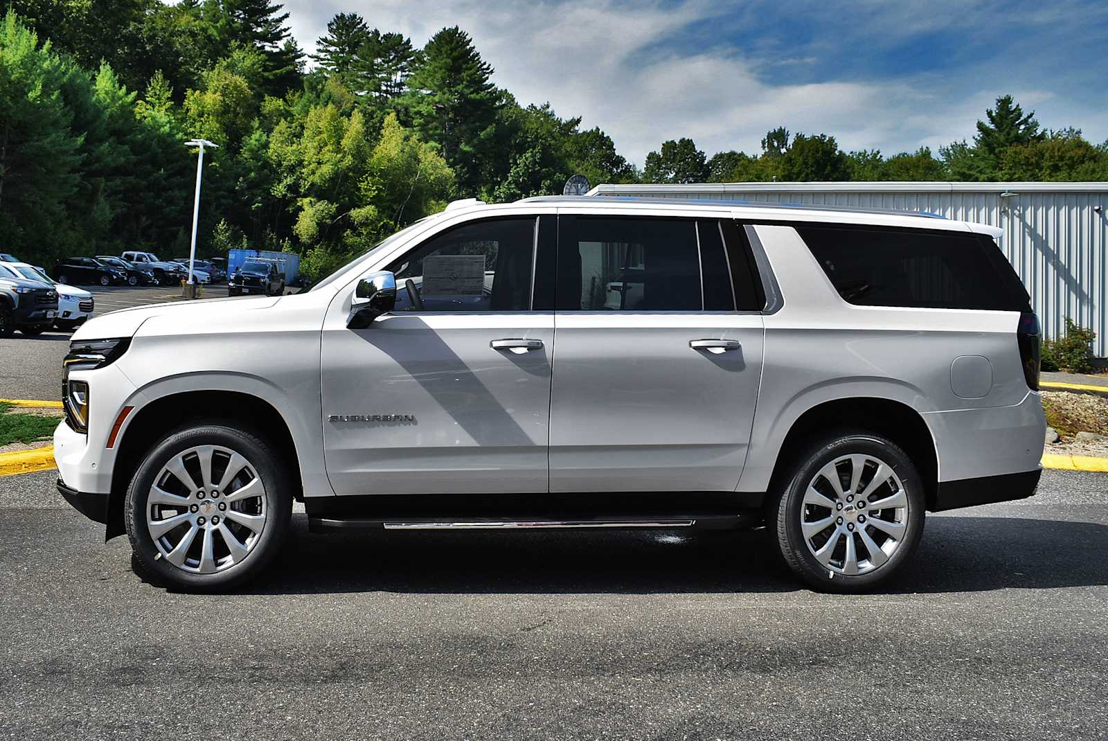 2025 Chevrolet Suburban Premier photo 2