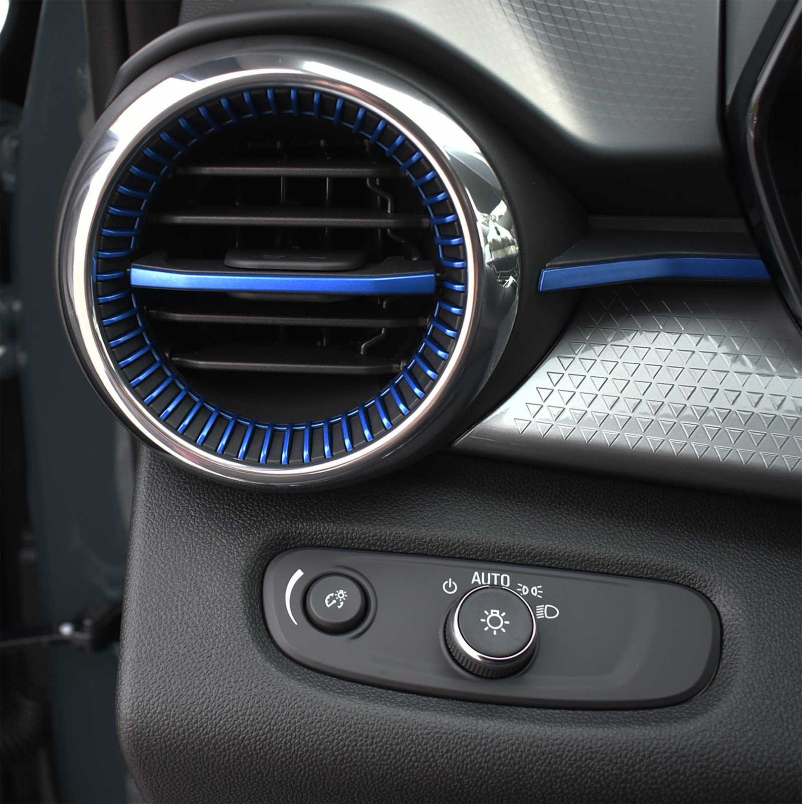 2026 Chevrolet Trax LT - Photo 23