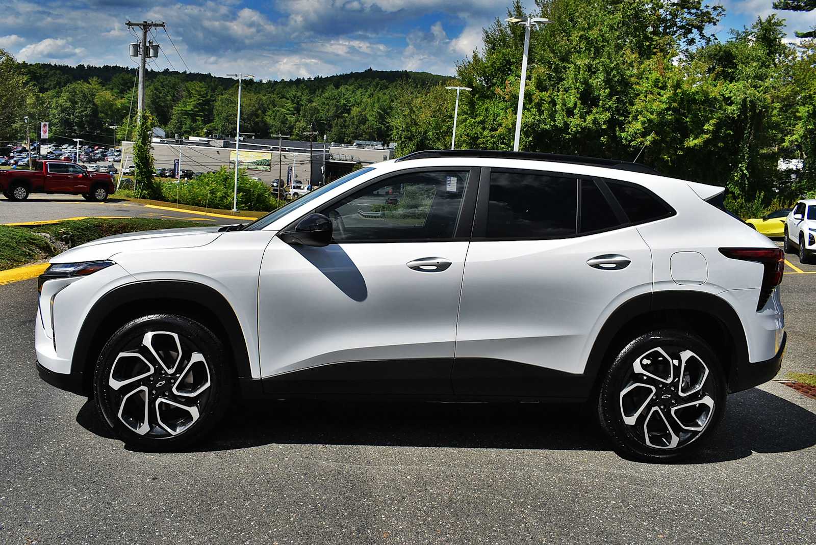 2025 Chevrolet Trax photo 2