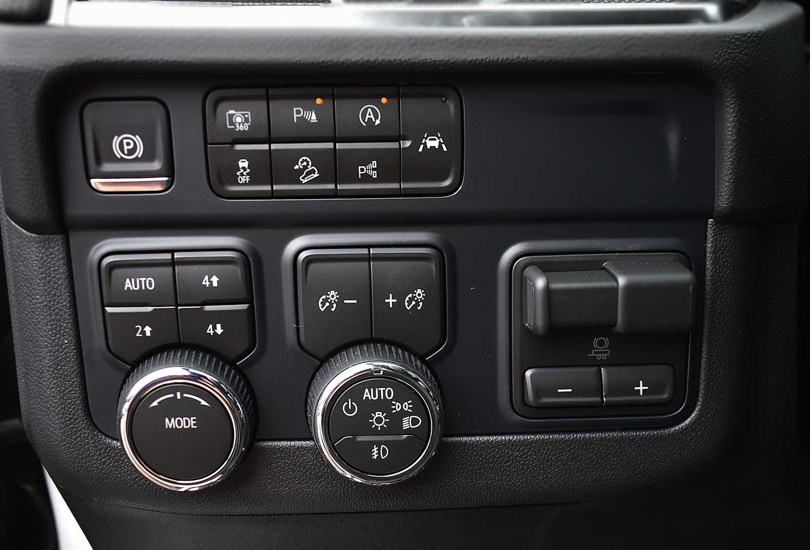 2026 Chevrolet Suburban RST - Photo 24
