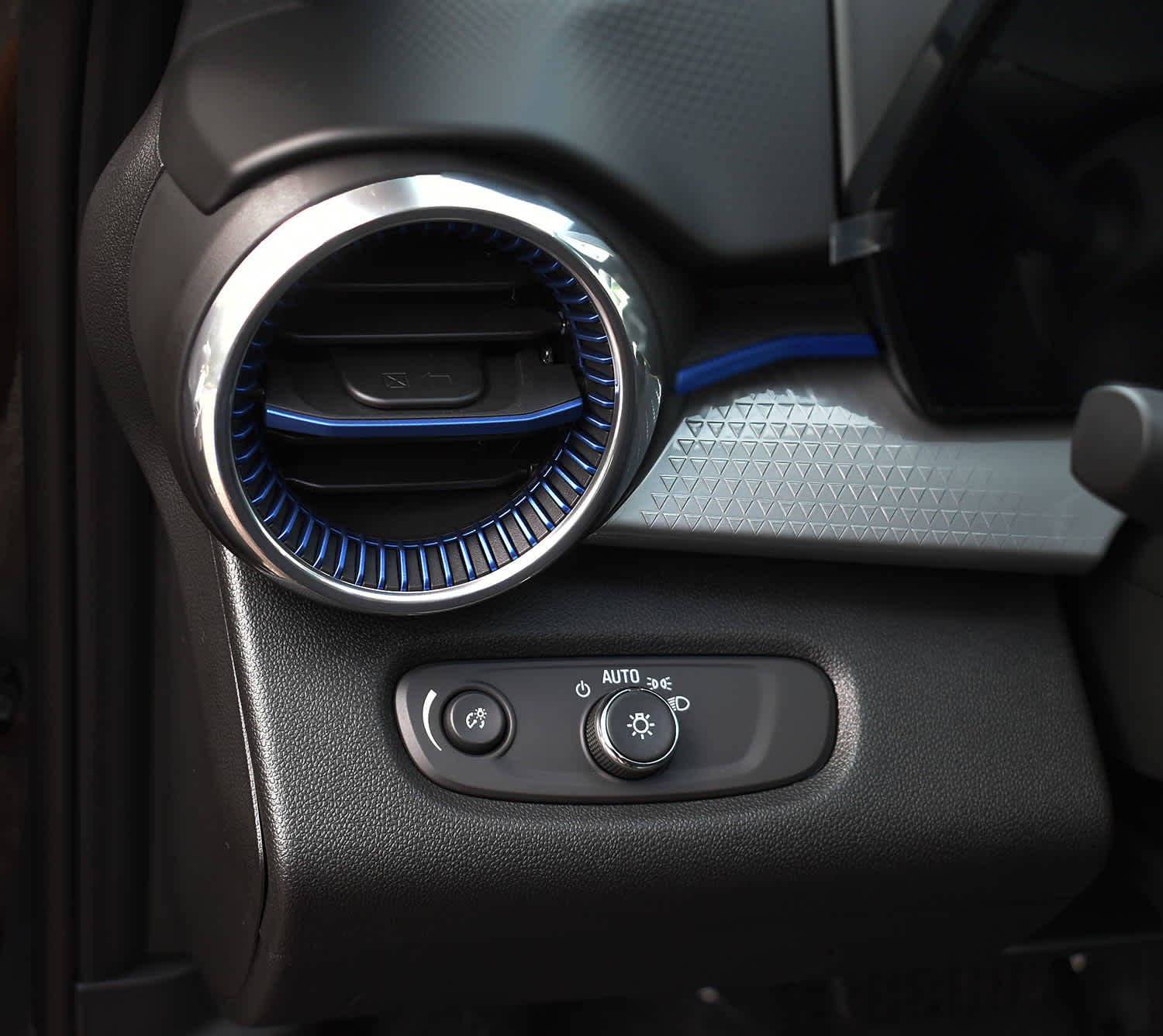 2026 Chevrolet Trax LT - Photo 22