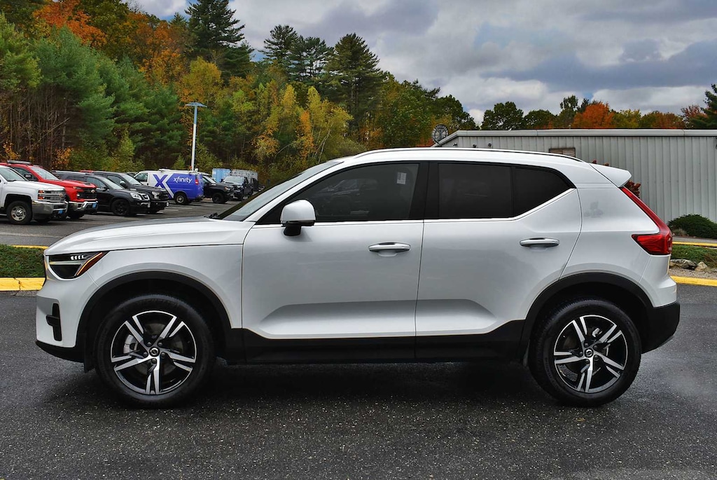 Used 2025 Volvo XC40 Core Bright Theme
